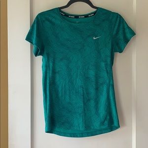 Nike running top
